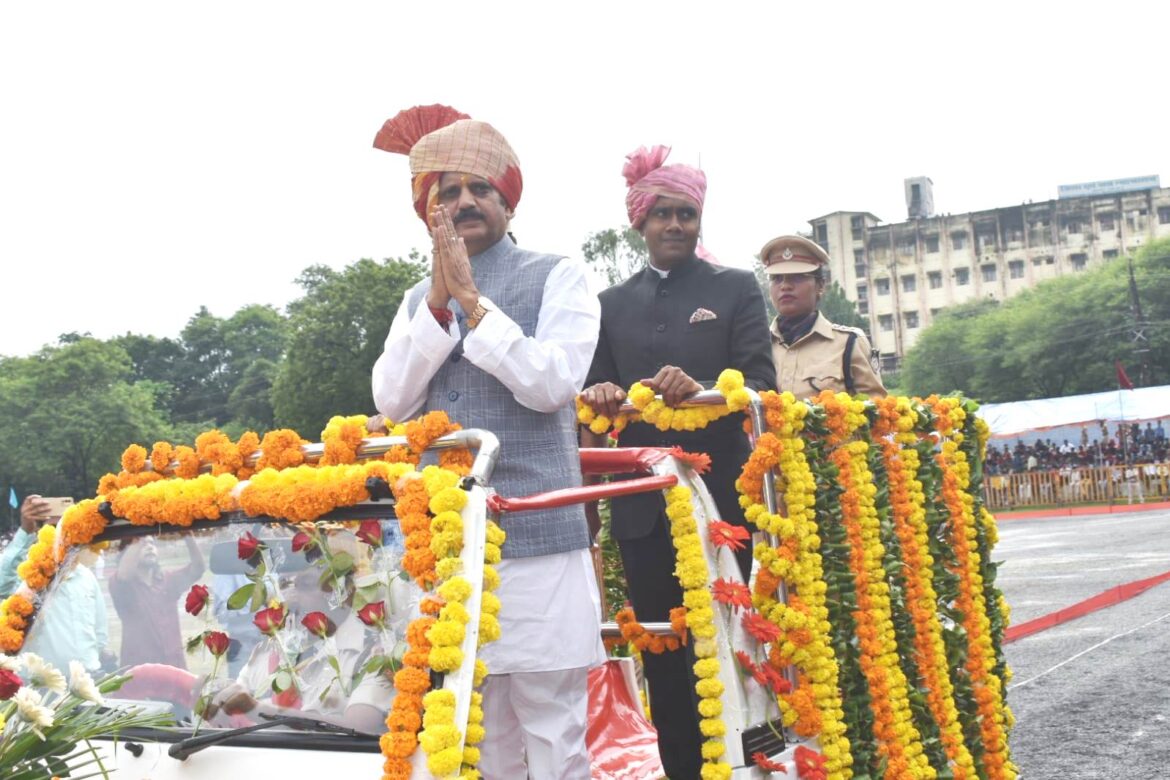 उपमुख्यमंत्री श्री राजेंद्र शुक्ल ने किया ध्वजारोहण, परेड की सलामी ली