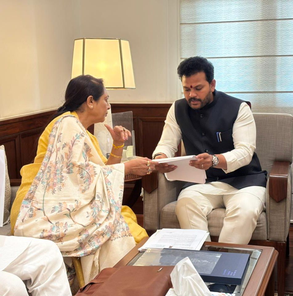 सागर में एयरपोर्ट निर्माण को लेकर  केंद्रीय नागरिक उड्डयन मंत्री से मुलाकात