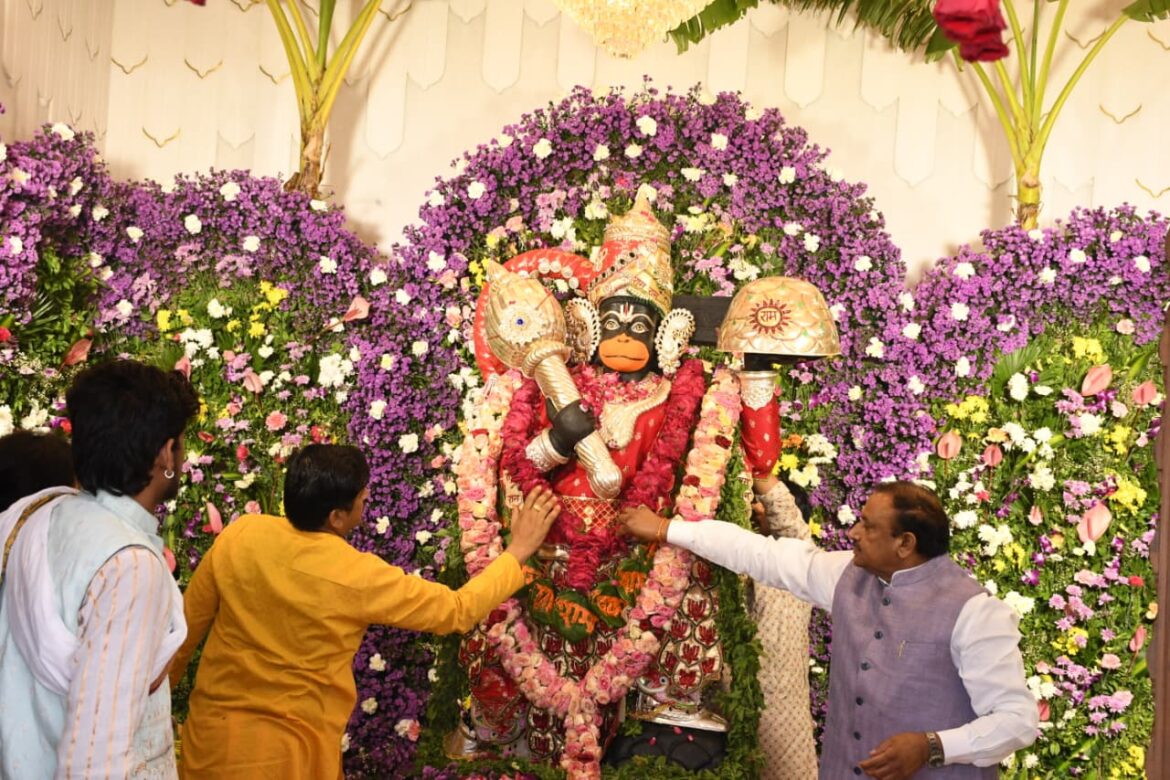 रुद्राक्ष धाम स्थित श्री दक्षिणमुखी हनुमान जी मंदिर में हजारों भक्तों ने दर्शन किए